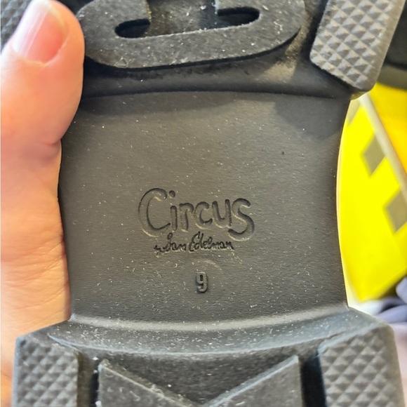 Circus by Sam Edelman Darielle White and Black Chelsea Boots - Picture 4 of 8